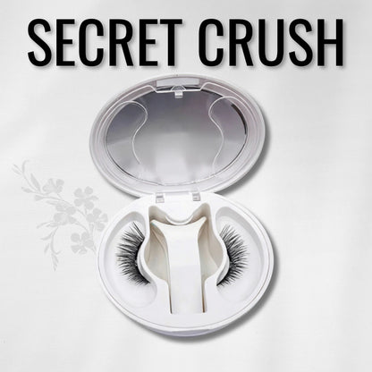 LumiLash™ Intense Secret Crush mágneses szempilla stílus közelről, ívelt és dús fekete pillák a természetes szemforma kiemelésére